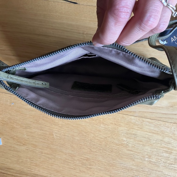 NWT American Leather Co. Haven Crossbody Olive leather purse - Picture 4 of 7